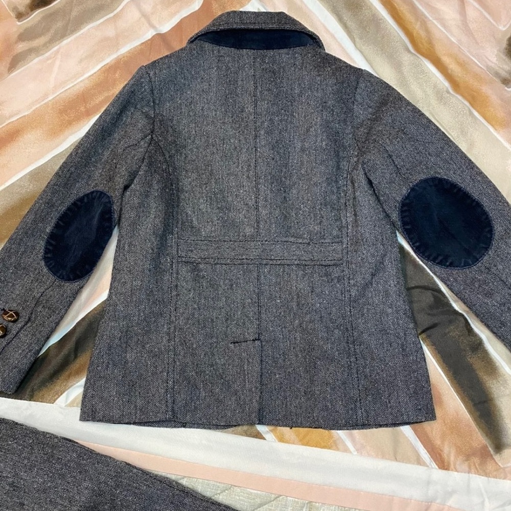 Suit - Picture 6 of 6